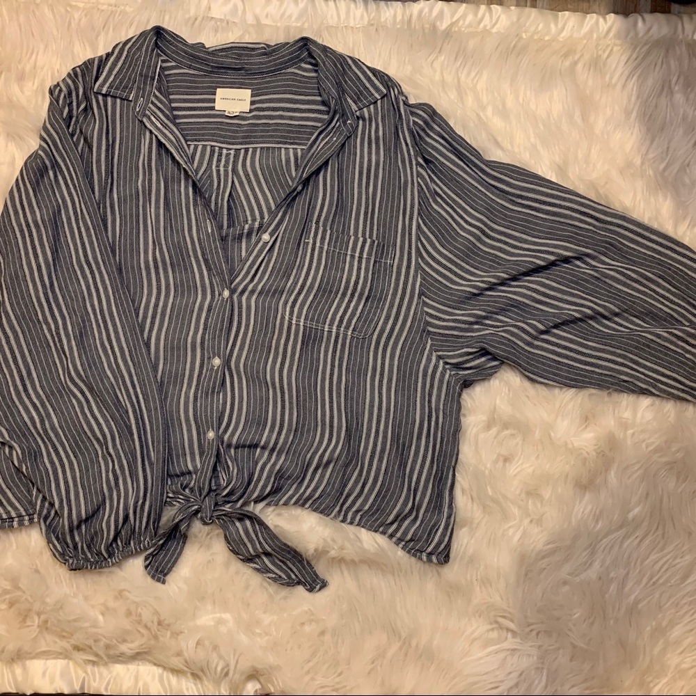 AMERICAN EAGLE FRONT TIE TOP